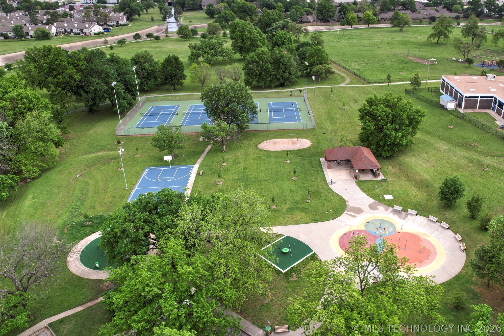 5706 S Columbia Place Tulsa OK 74105