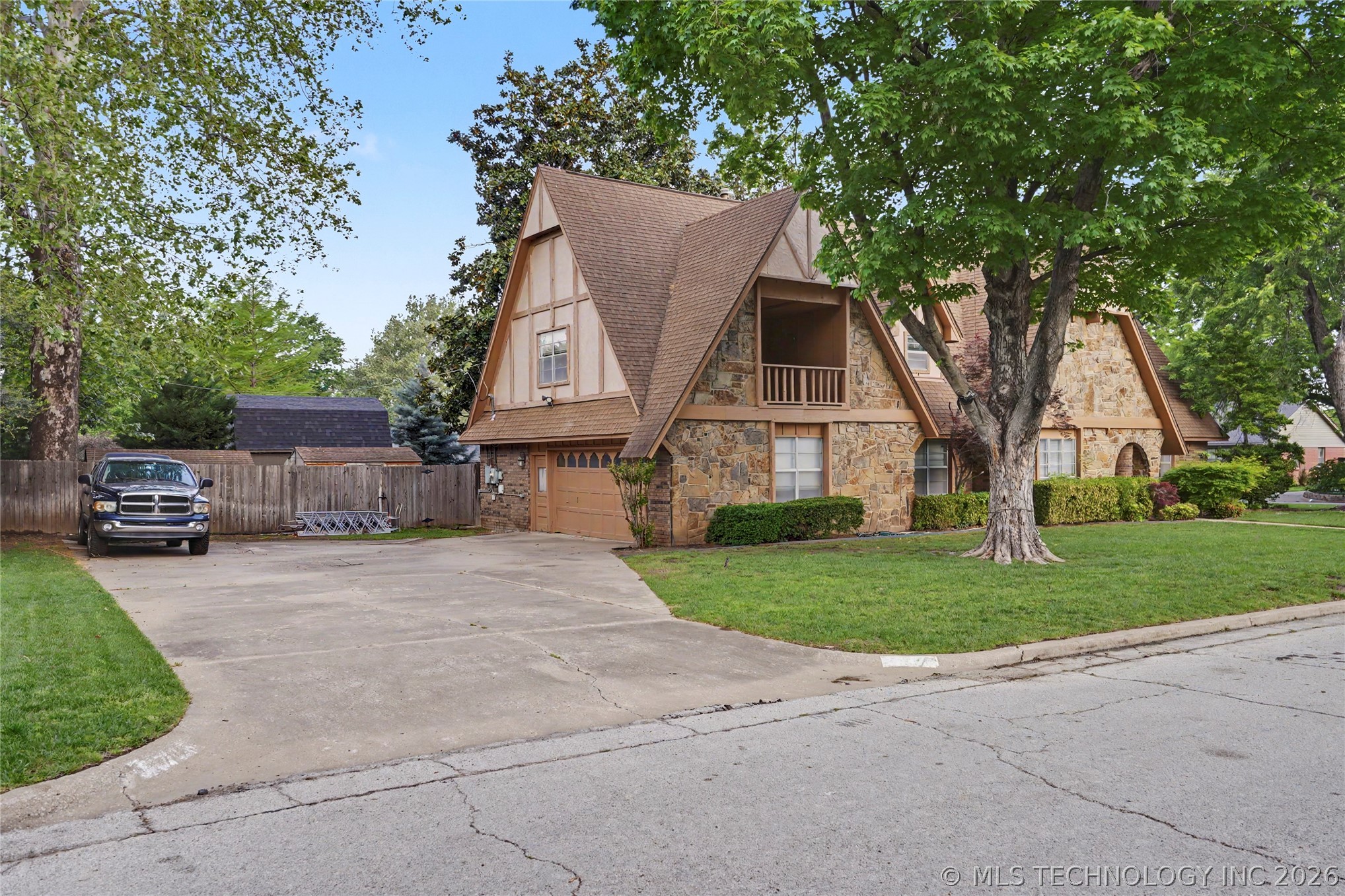 5706 S Columbia Place Tulsa OK 74105