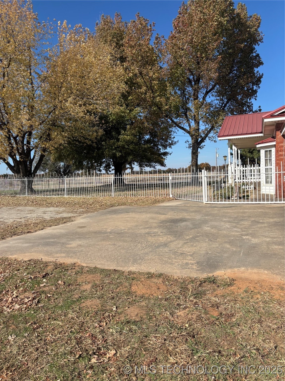 3113 S Twin Mounds Street Yale OK 74085