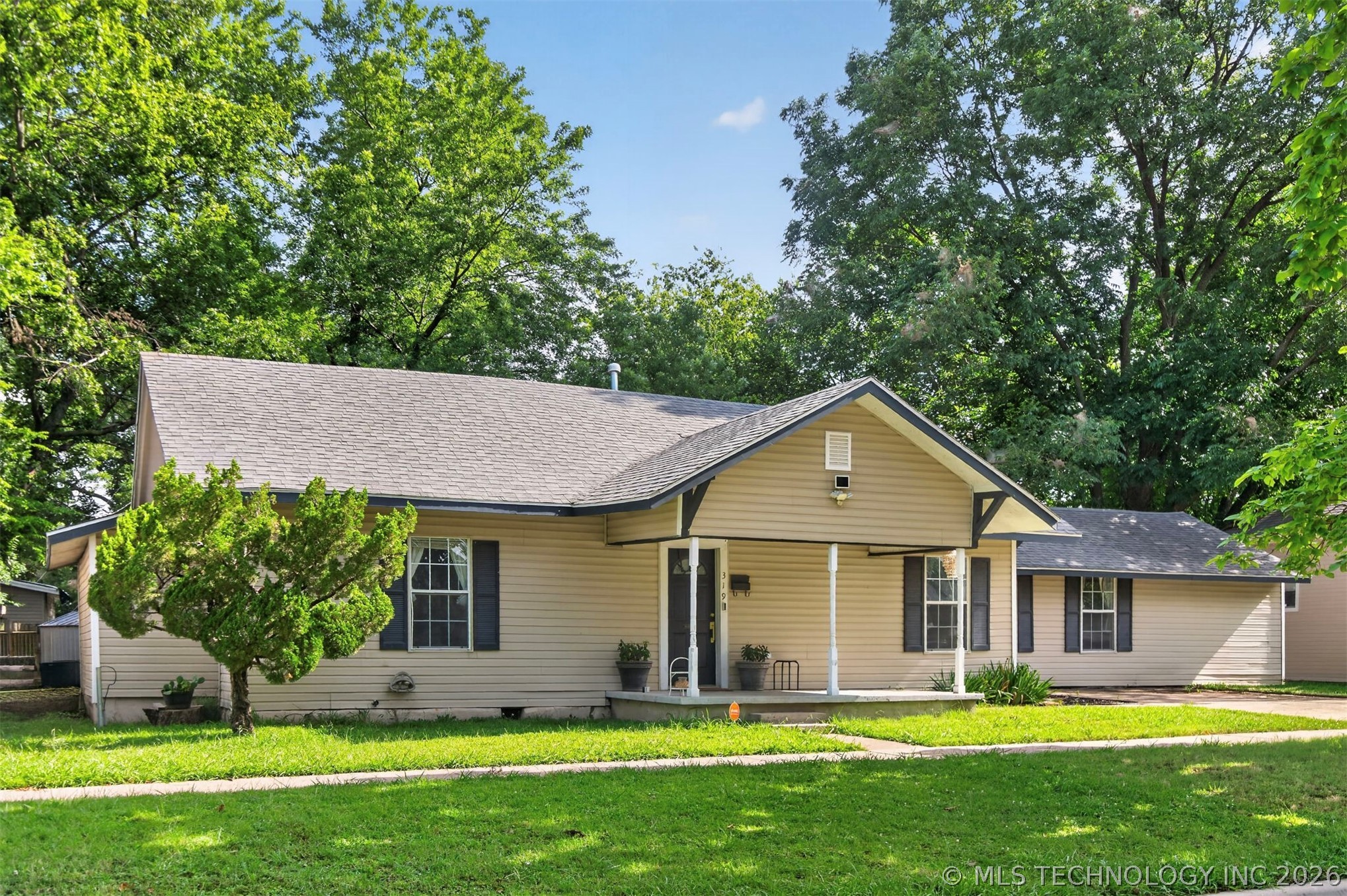 319 W Bryan Avenue Sapulpa OK 74066