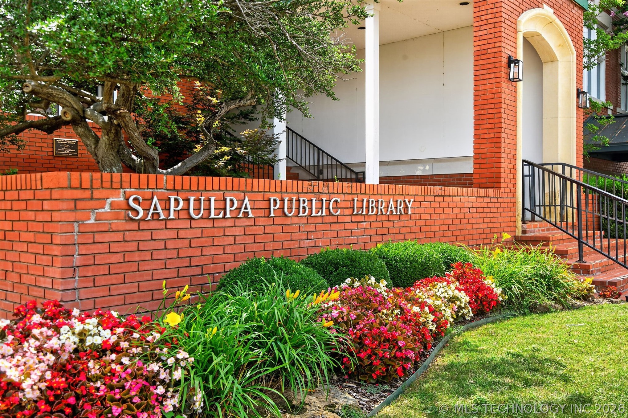 319 W Bryan Avenue Sapulpa OK 74066