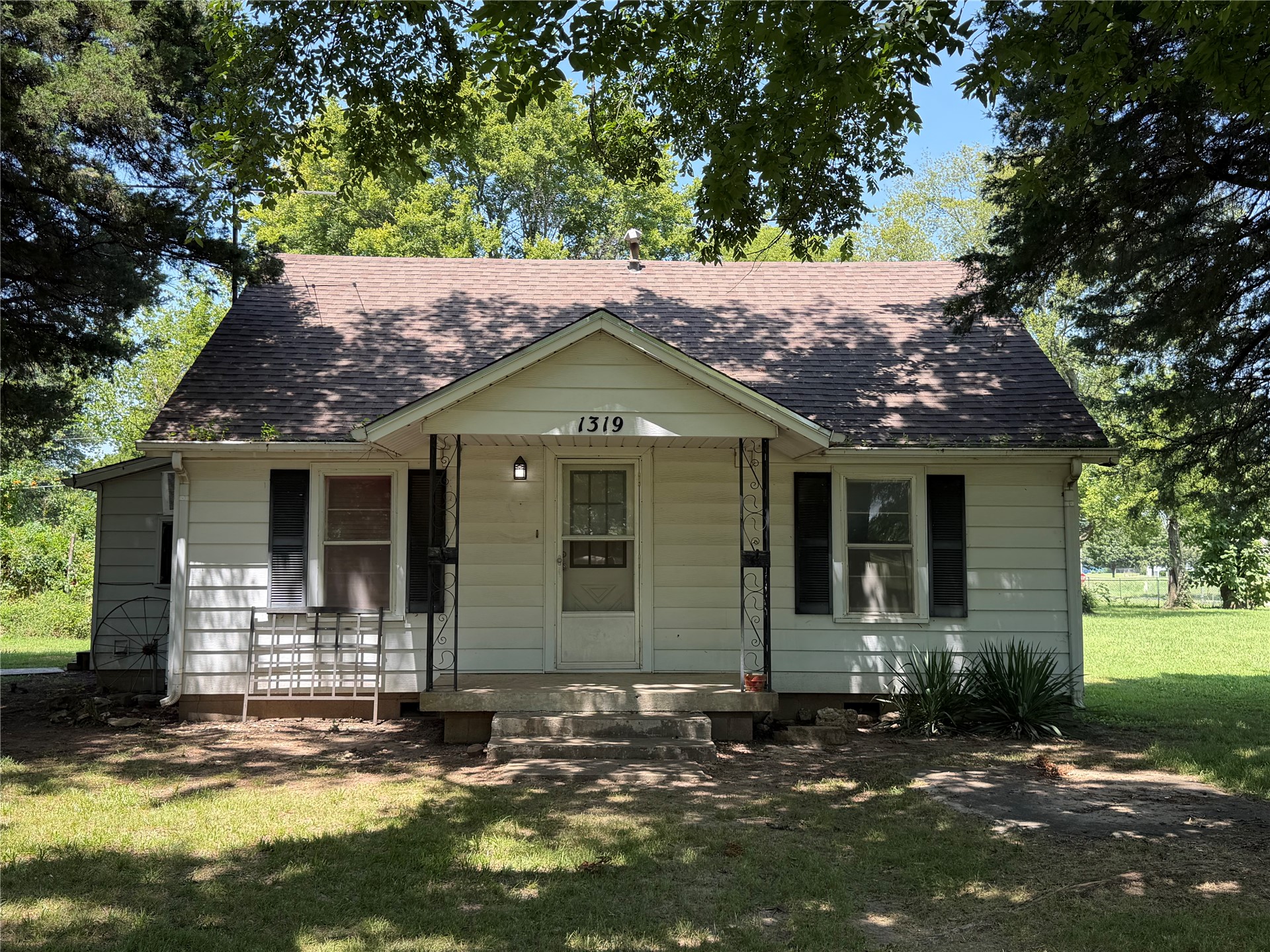 1319 E Modoc Avenue Nowata OK 74048