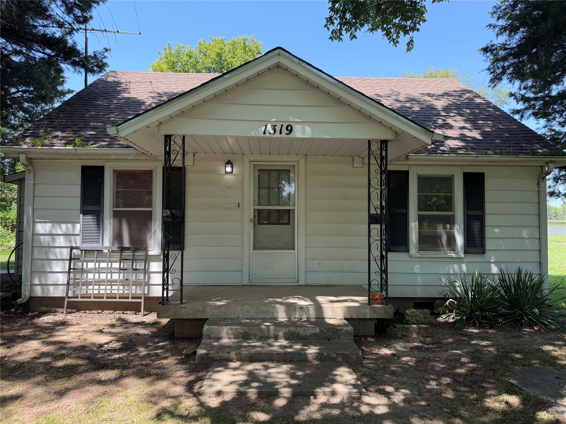 1319 E Modoc Avenue Nowata OK 74048