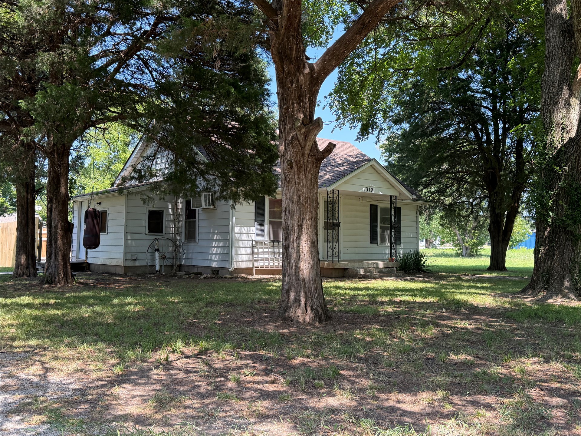 1319 E Modoc Avenue Nowata OK 74048