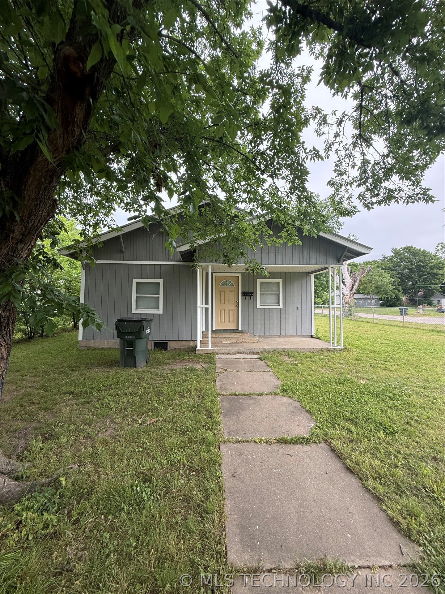 1202 W Division Street Henryetta OK 74437