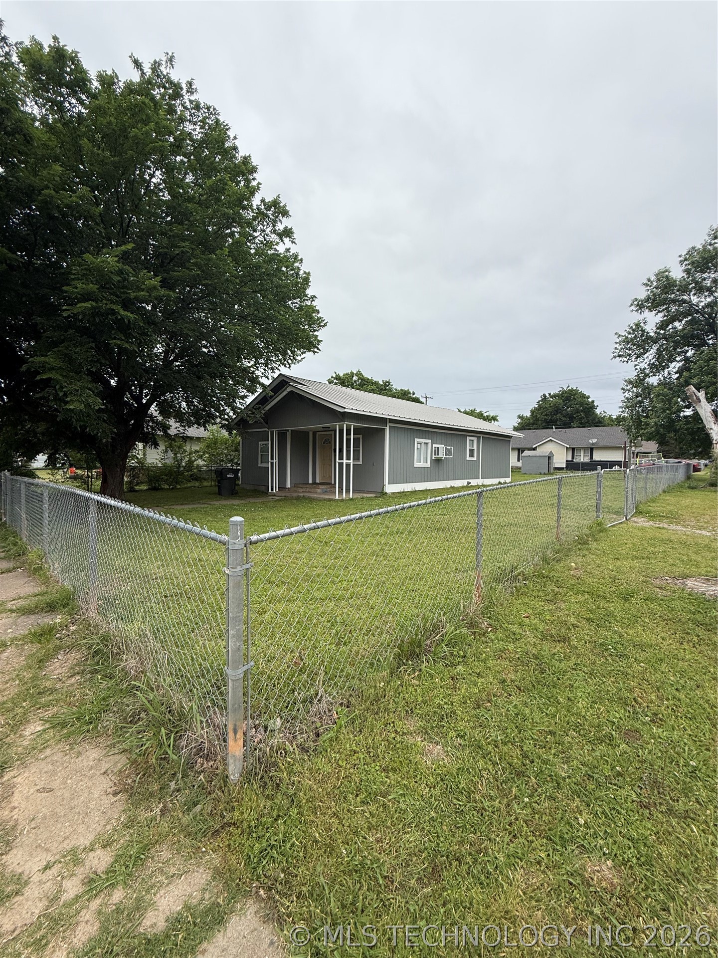 1202 W Division Street Henryetta OK 74437