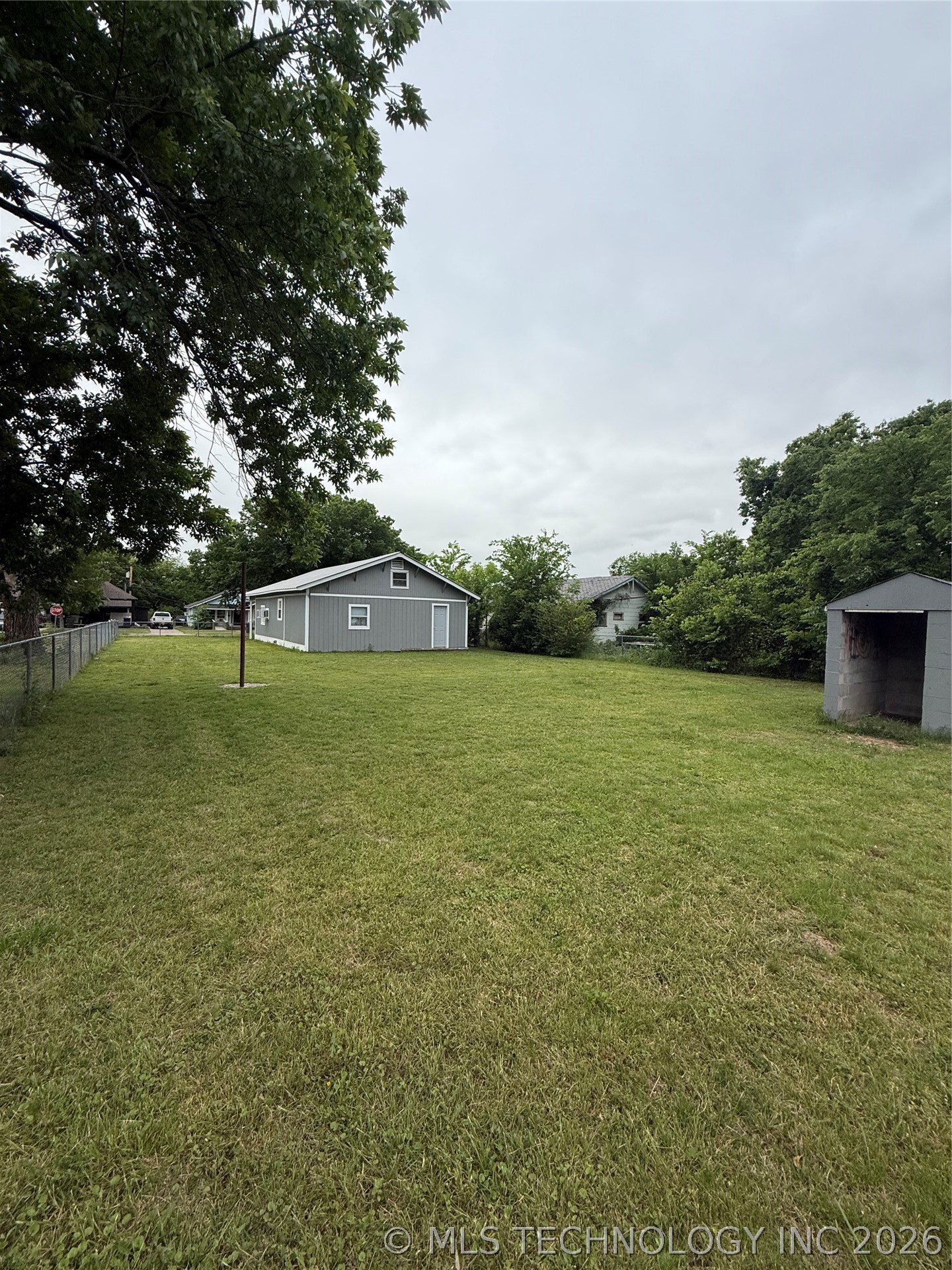 1202 W Division Street Henryetta OK 74437