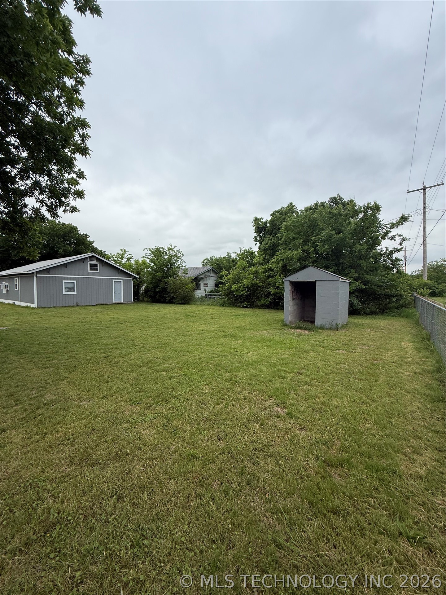 1202 W Division Street Henryetta OK 74437