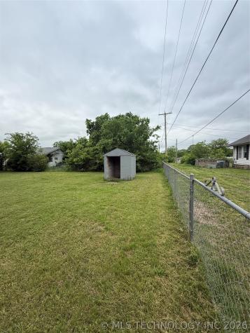 1202 W Division Street Henryetta OK 74437