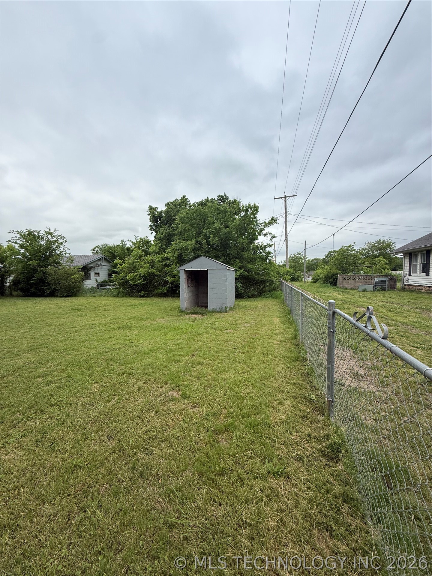 1202 W Division Street Henryetta OK 74437