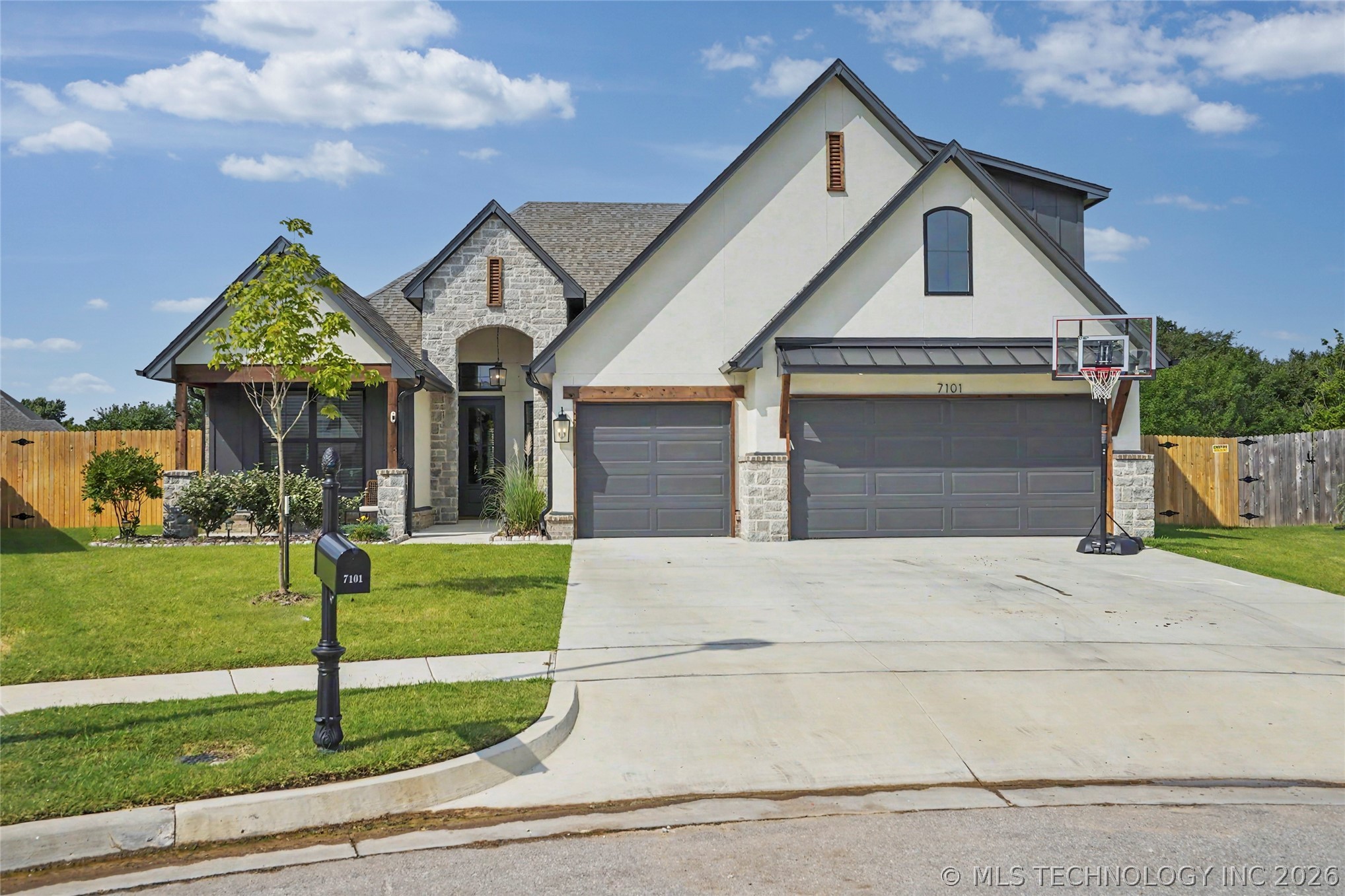 7101 E Queens Street Broken Arrow OK 74014