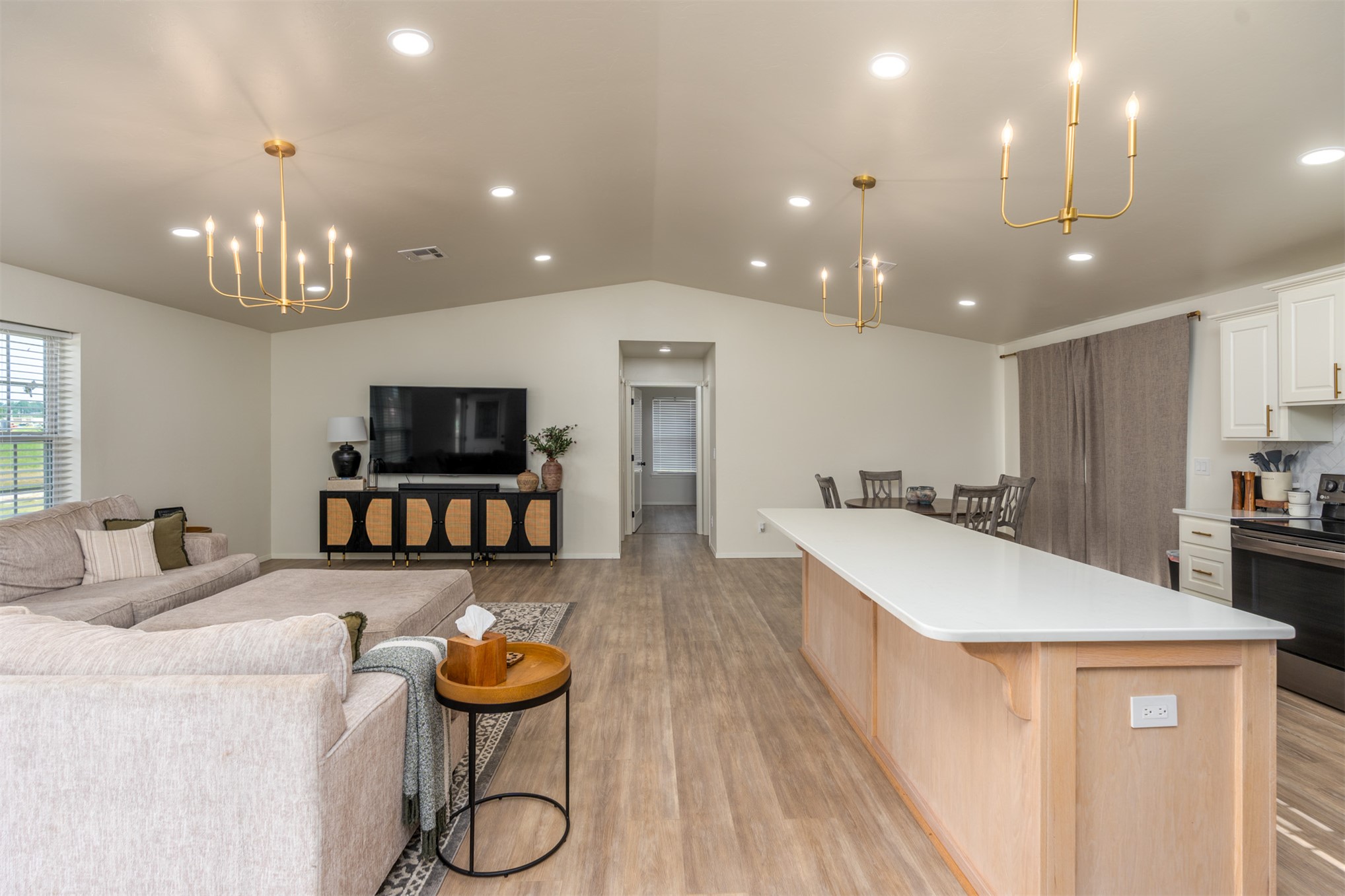 208 W Hollie Okemah OK 74859