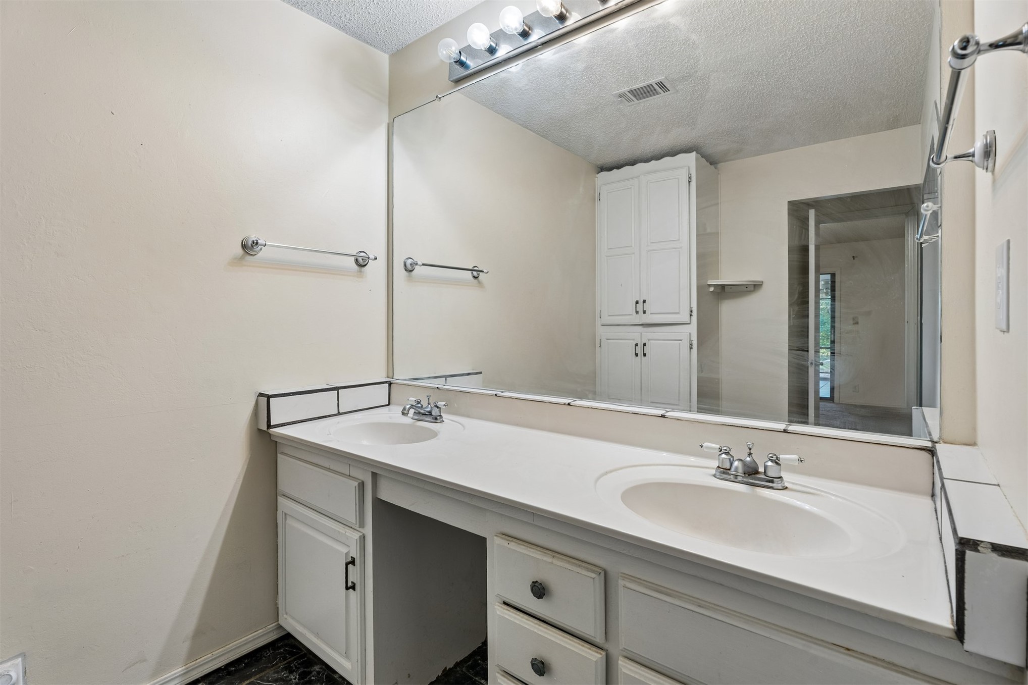 913 Sandstone Avenue Bartlesville OK 74006