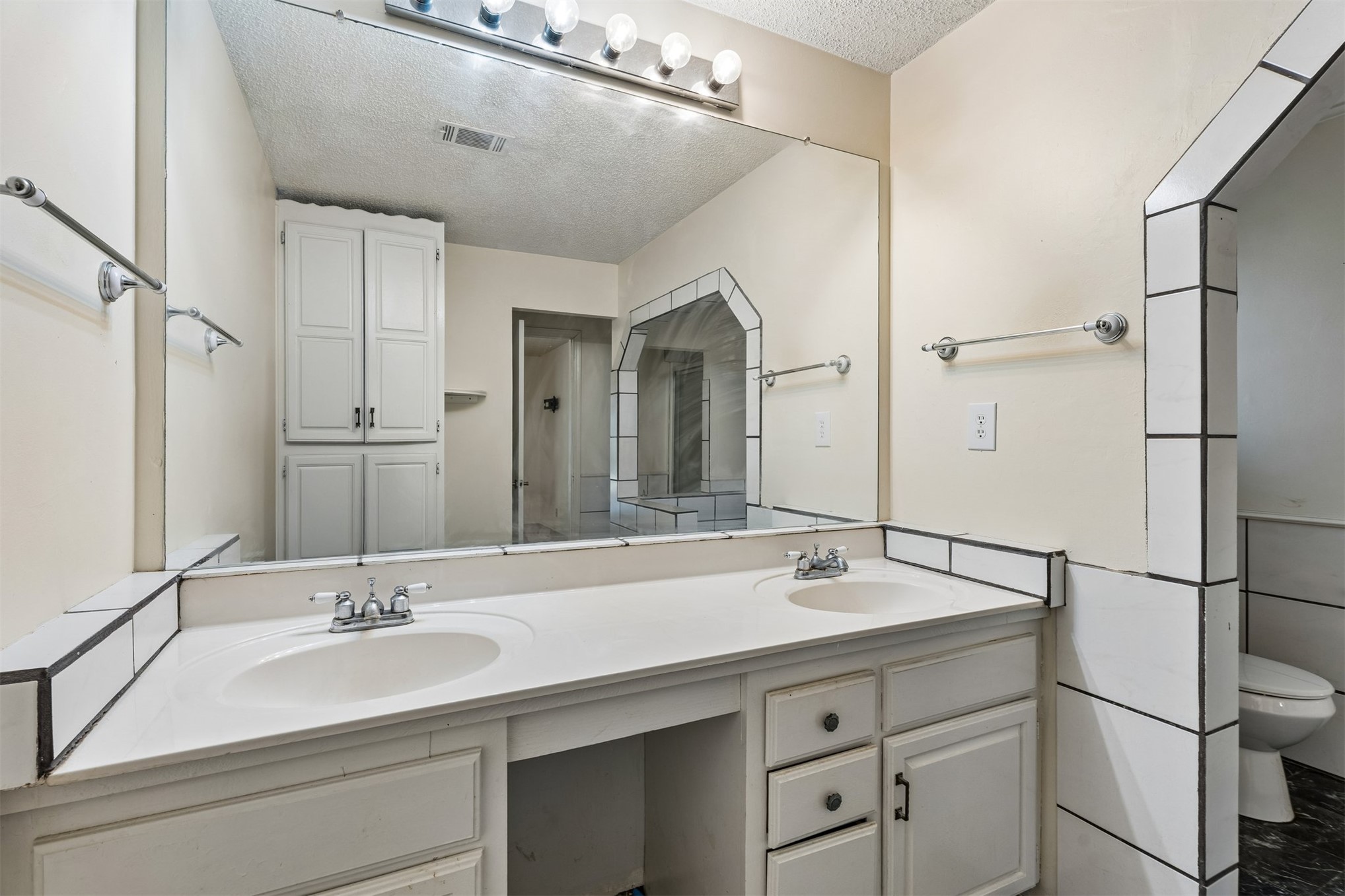 913 Sandstone Avenue Bartlesville OK 74006