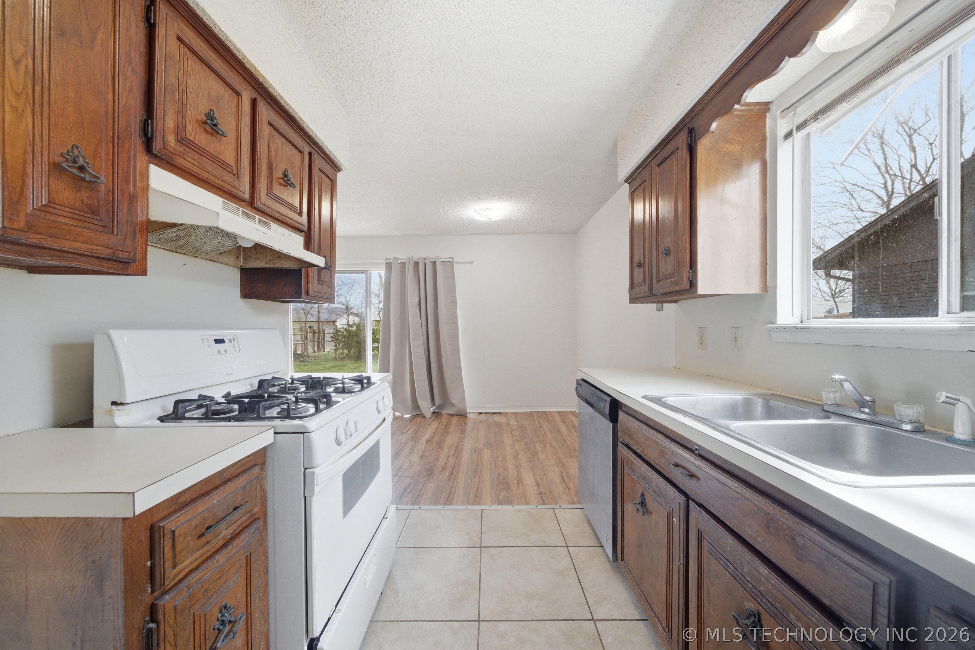 11552 E 27th Court Tulsa OK 74129