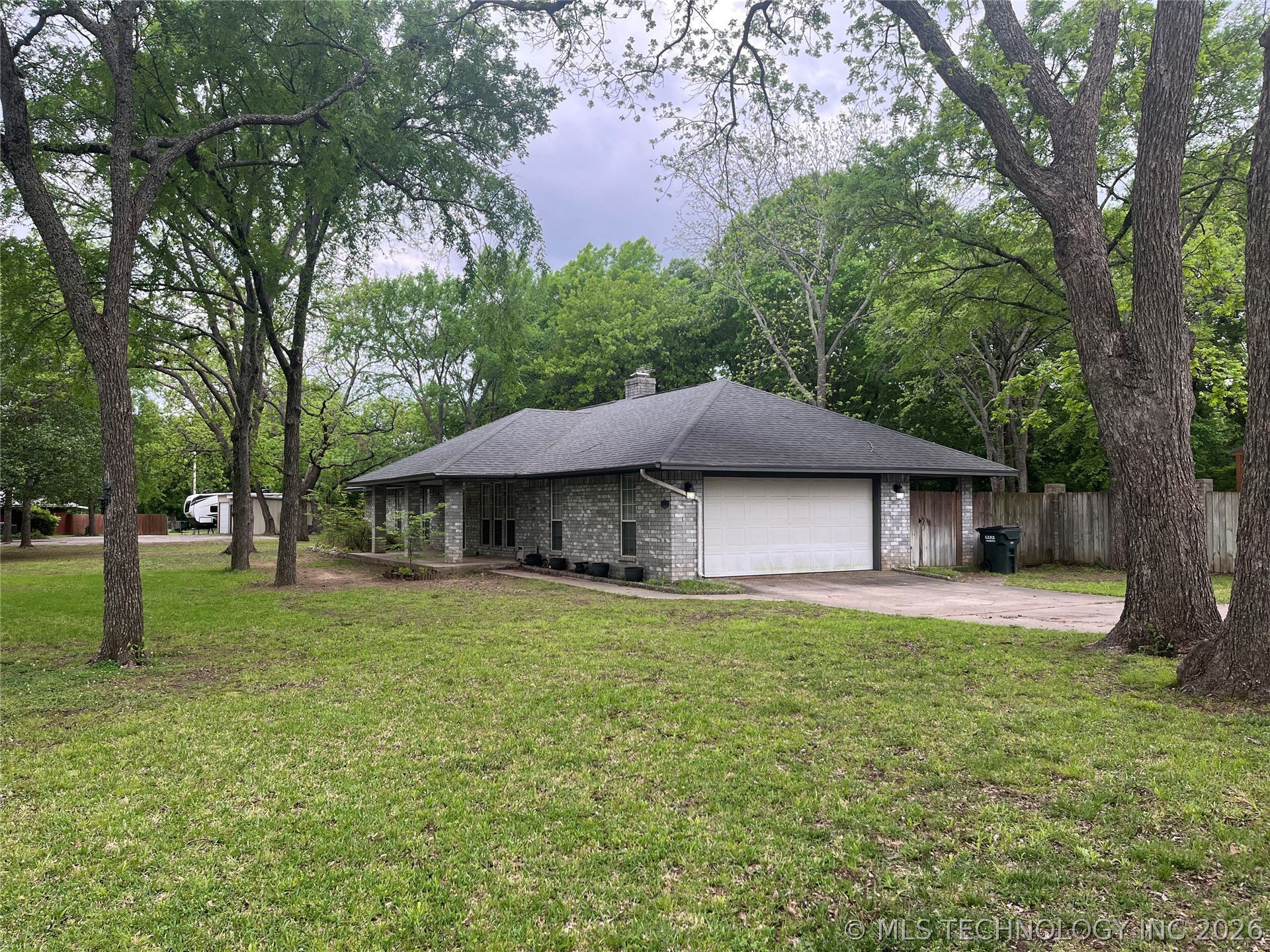 221 Cross Creek Lone Grove OK 73443