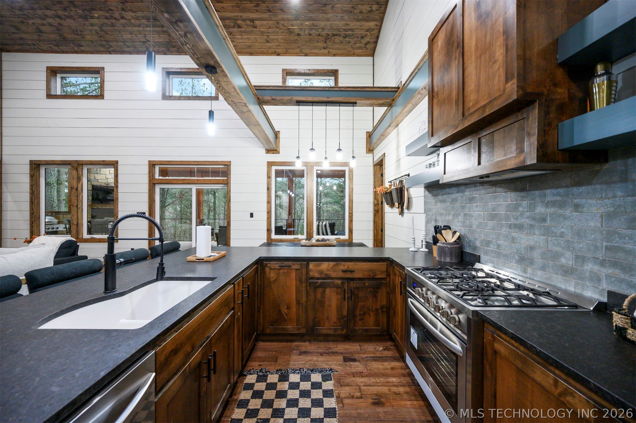 2057 Pine Hills Broken Bow OK 74728