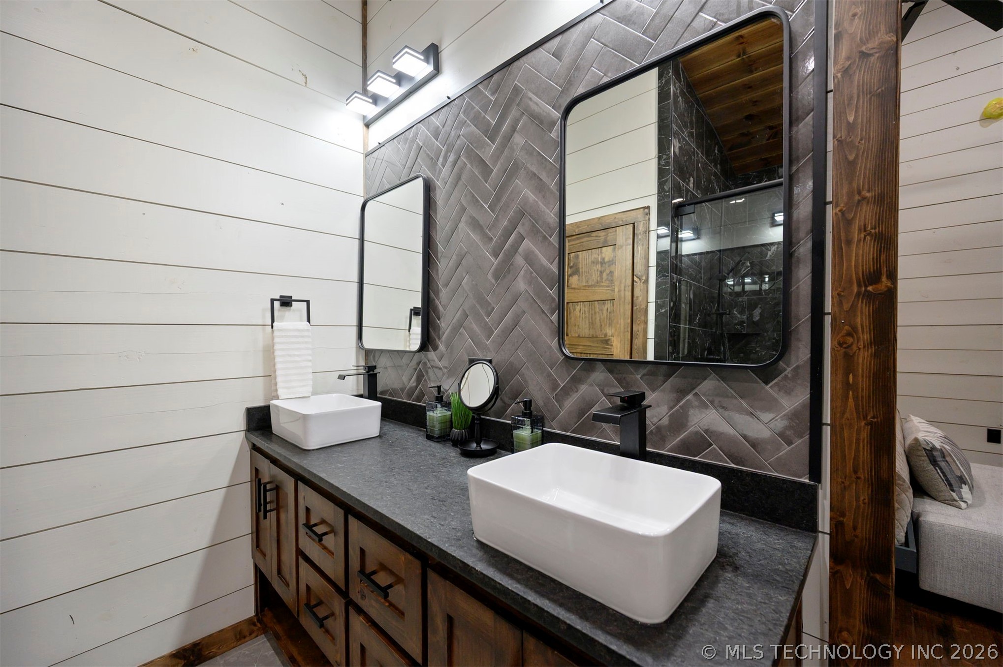 2057 Pine Hills Broken Bow OK 74728