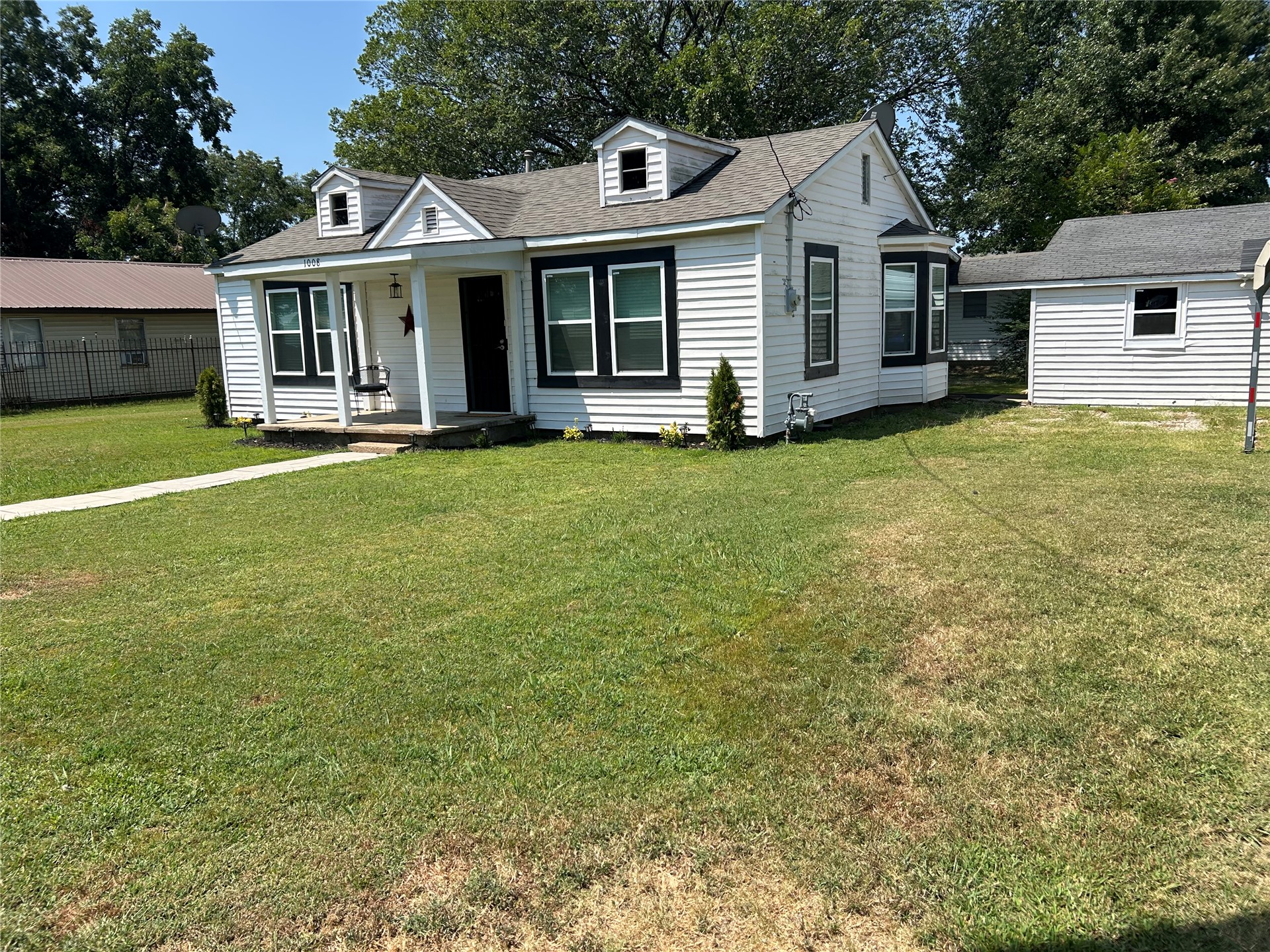 1008 1st Avenue Warner OK 74469
