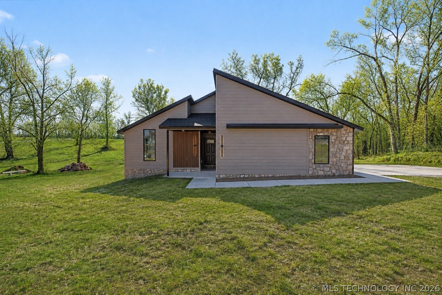 240 E 14th Street Grove OK 74344