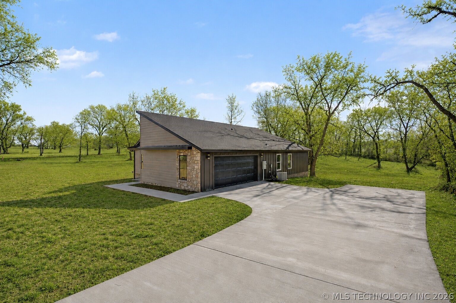 240 E 14th Street Grove OK 74344