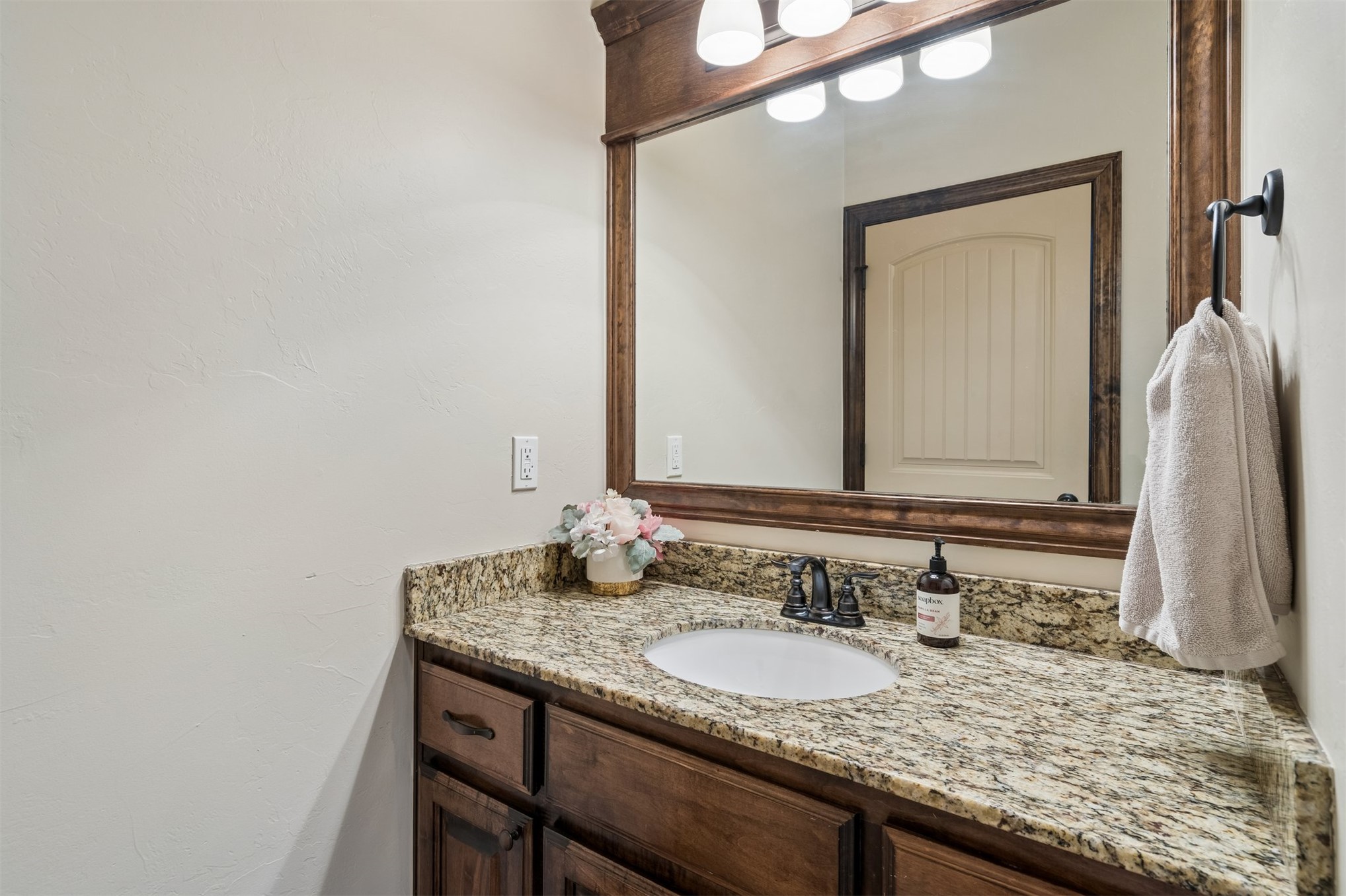 636 NE 23rd Moore OK 73160