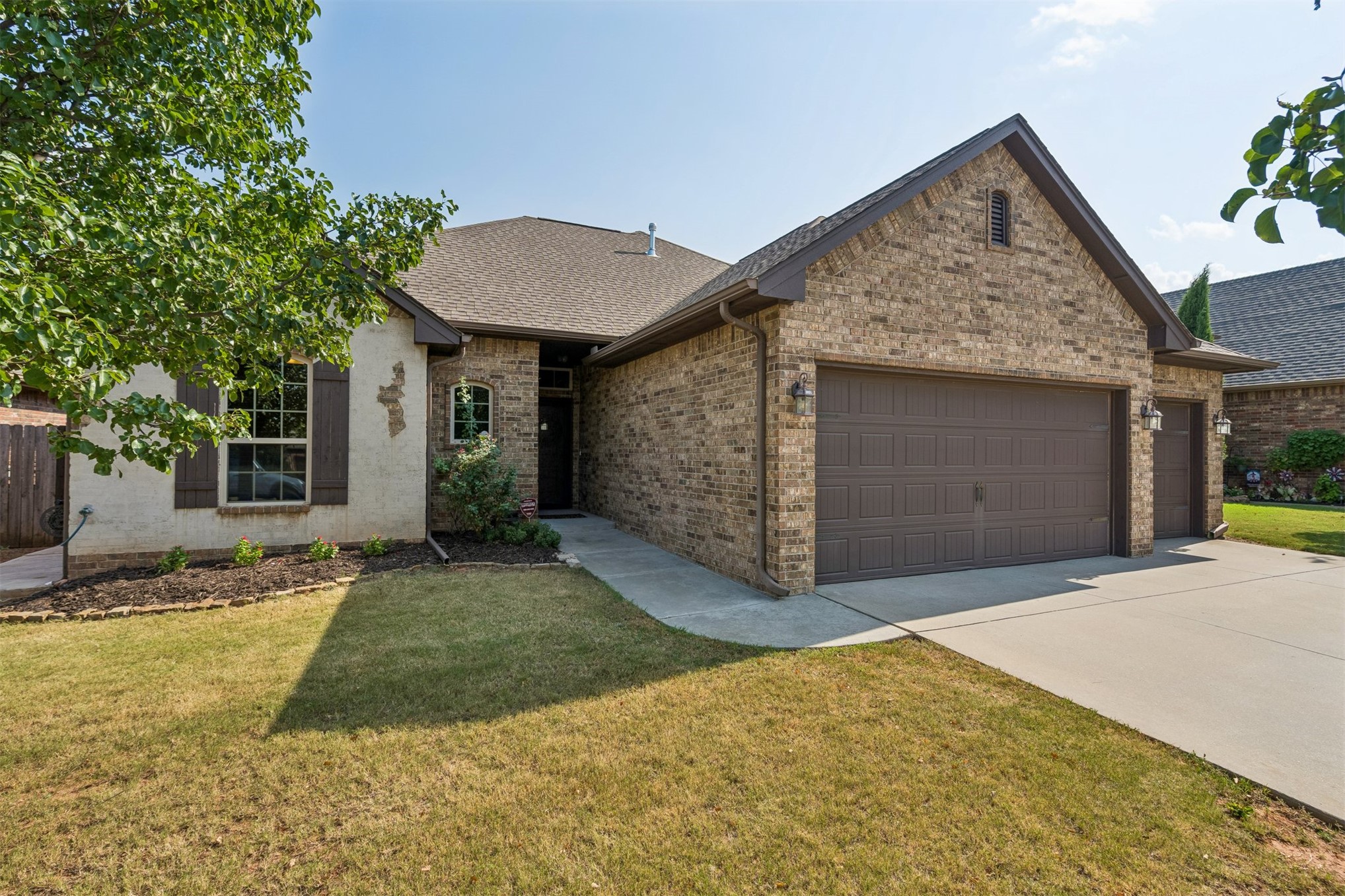 636 NE 23rd Moore OK 73160