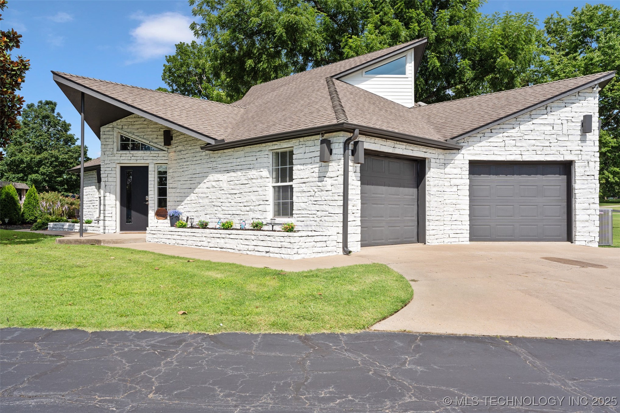 56901 E Walnut Monkey Island OK 74331