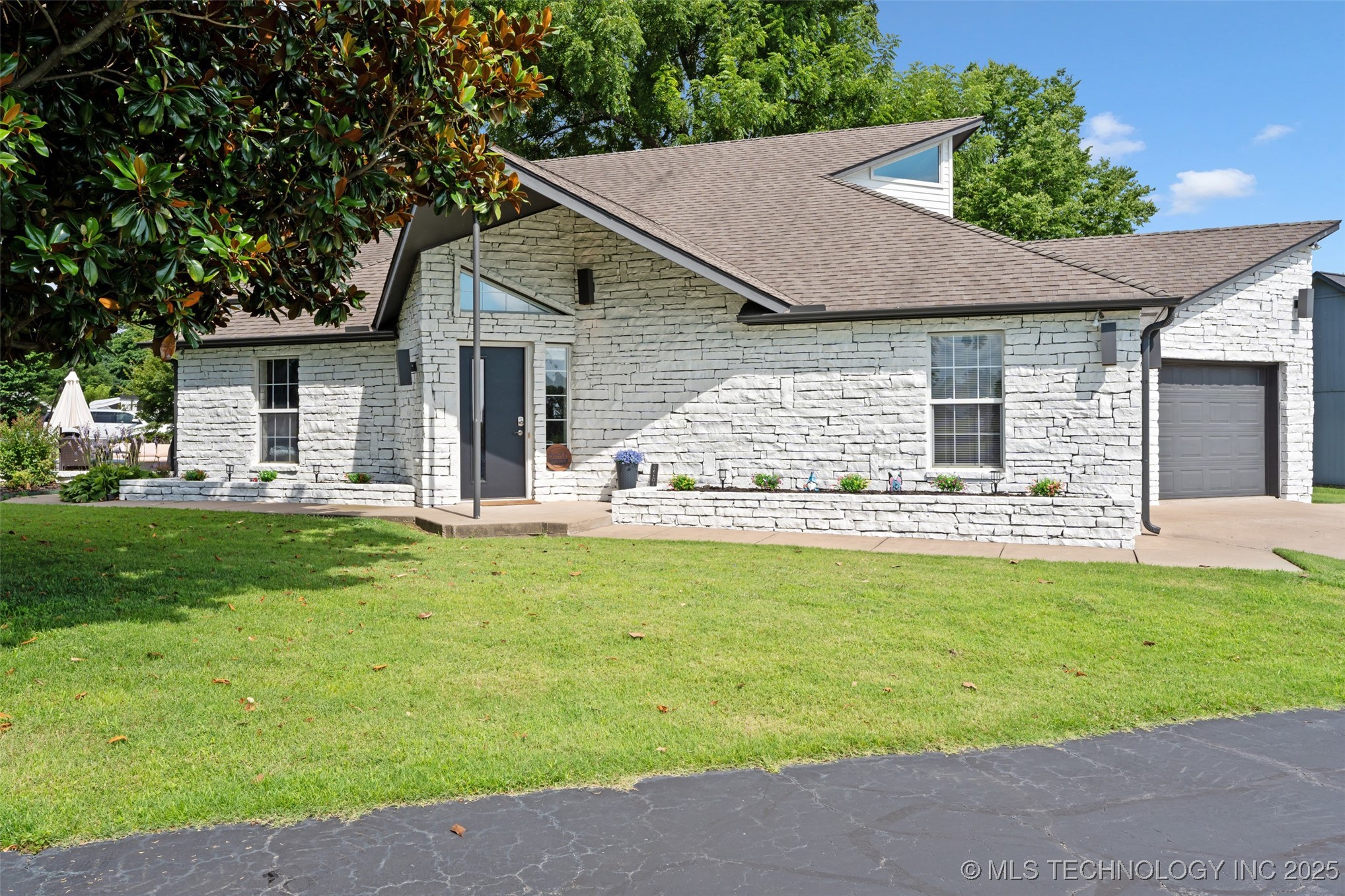 56901 E Walnut Monkey Island OK 74331