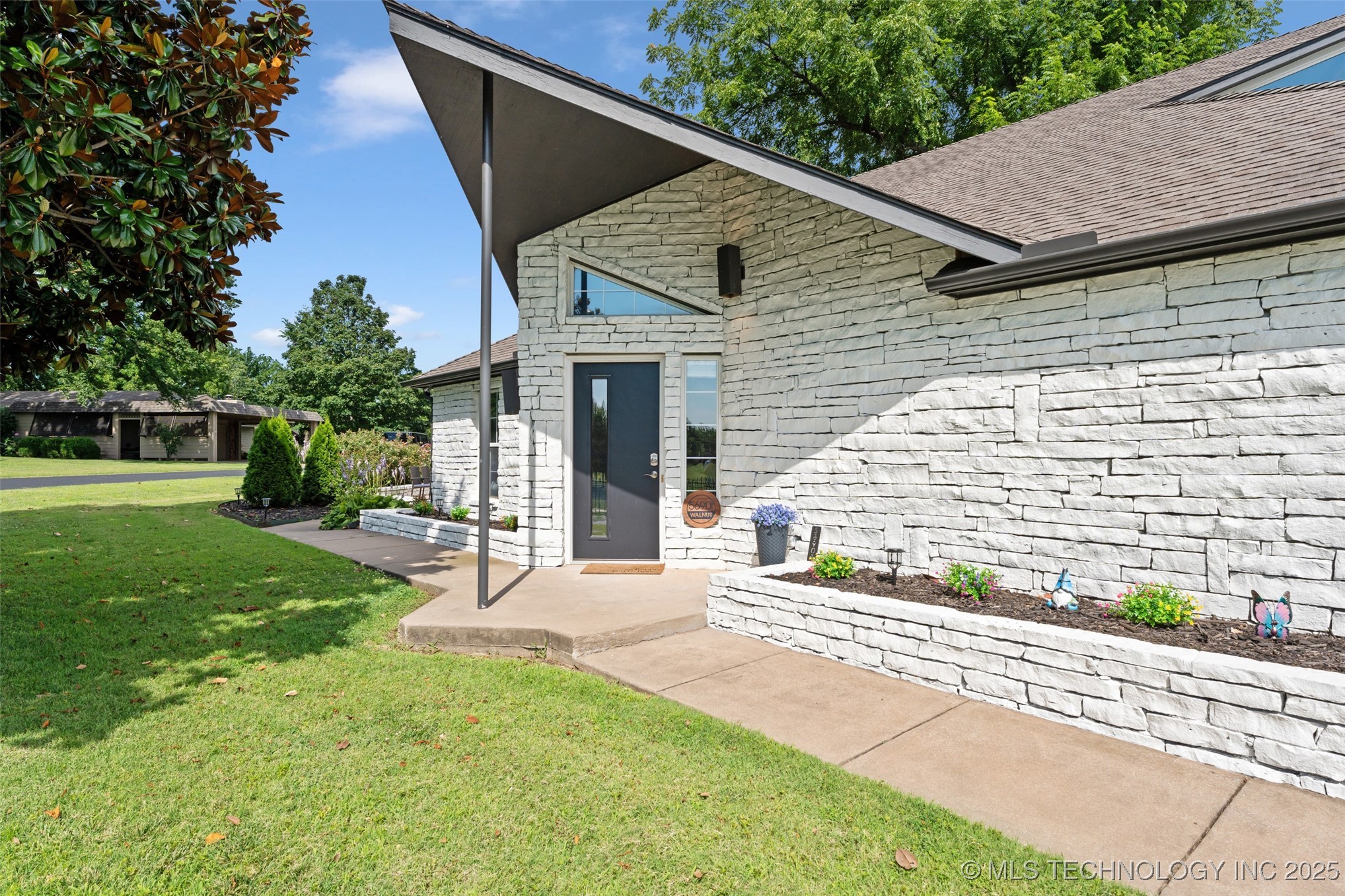 56901 E Walnut Monkey Island OK 74331