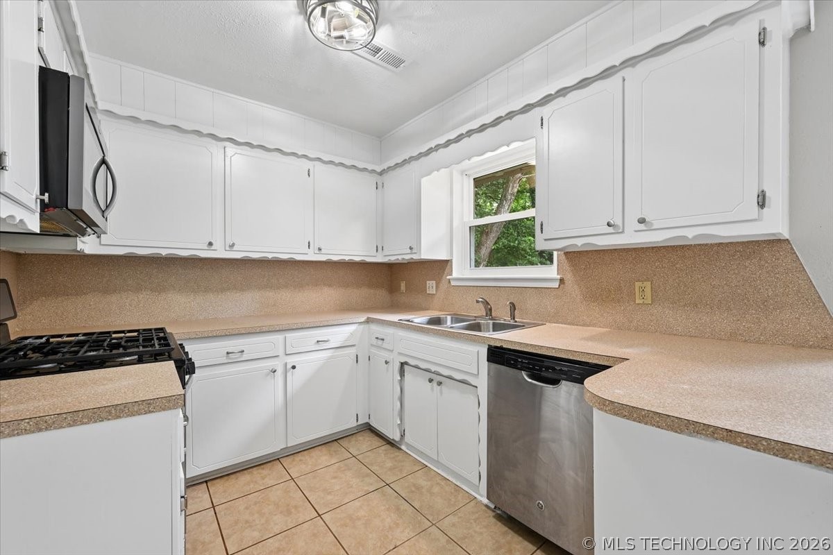 1661 S Poplar Avenue Broken Arrow OK 74012