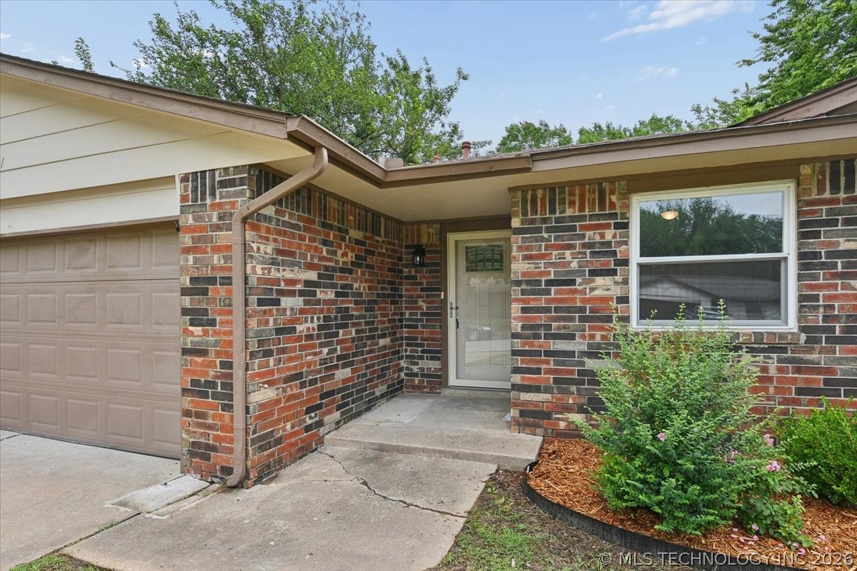 1661 S Poplar Avenue Broken Arrow OK 74012