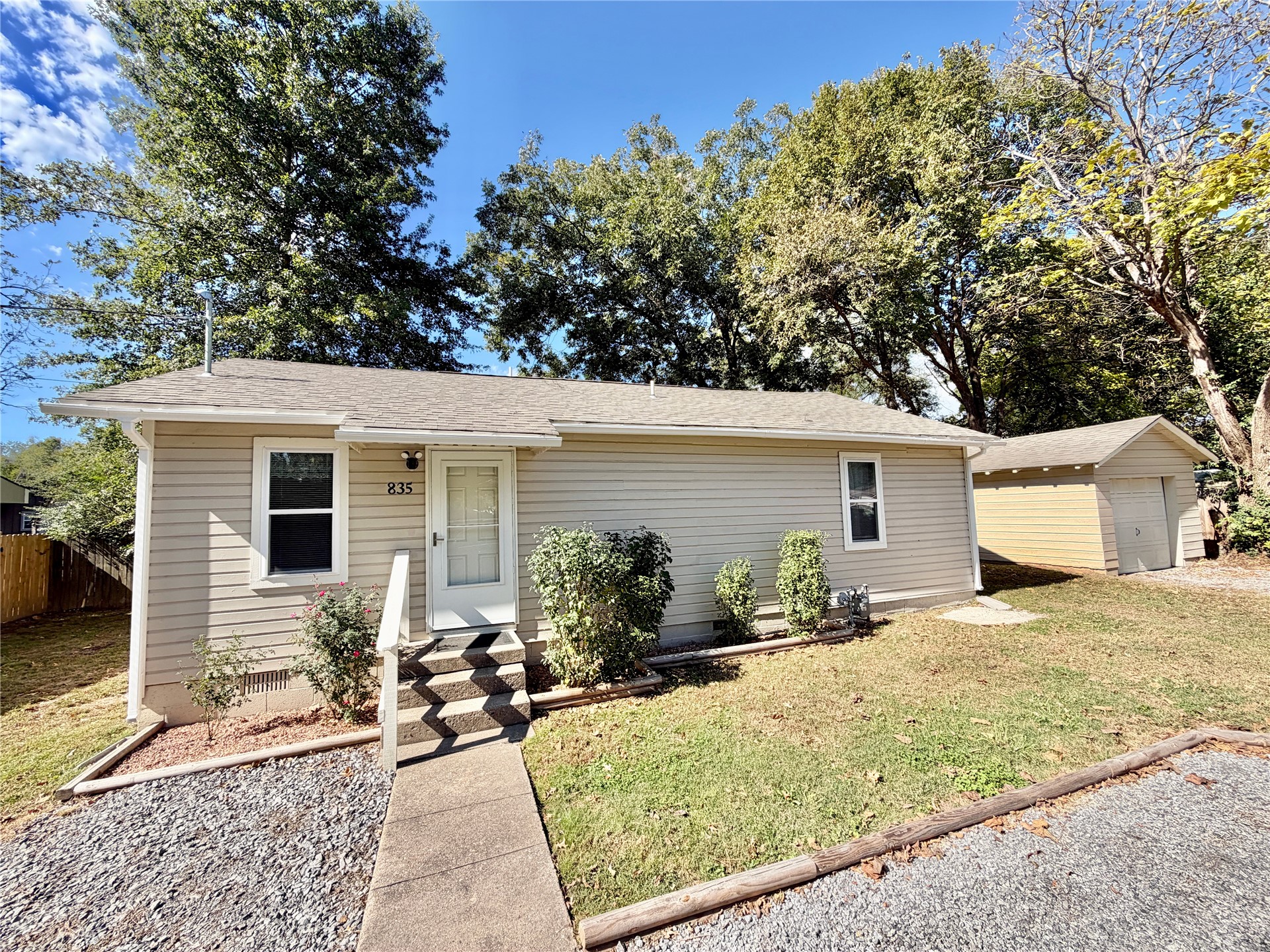835 Lamer Avenue Tahlequah OK 74464