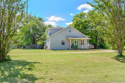 1114 N 4230 Road Hugo OK 74743