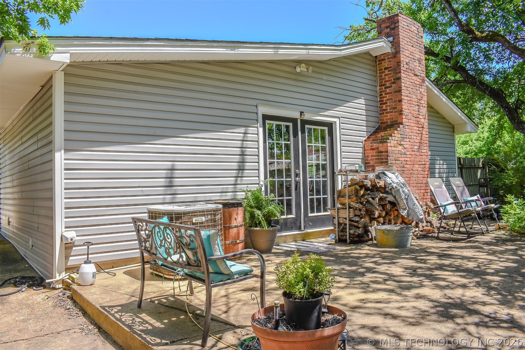 1114 N 4230 Road Hugo OK 74743