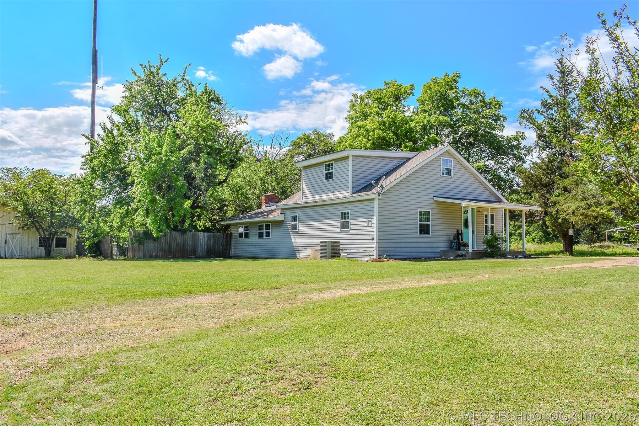 1114 N 4230 Road Hugo OK 74743