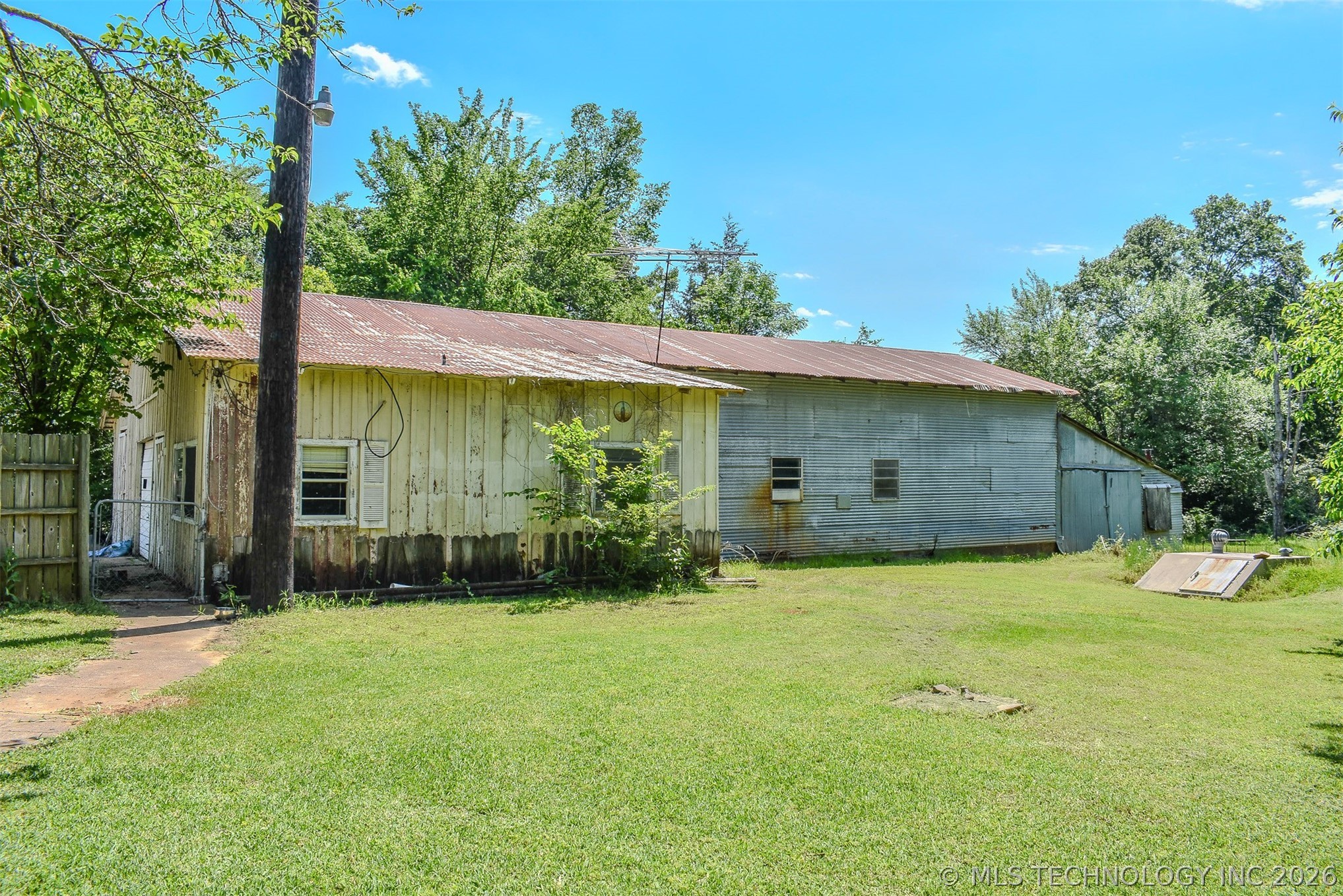 1114 N 4230 Road Hugo OK 74743