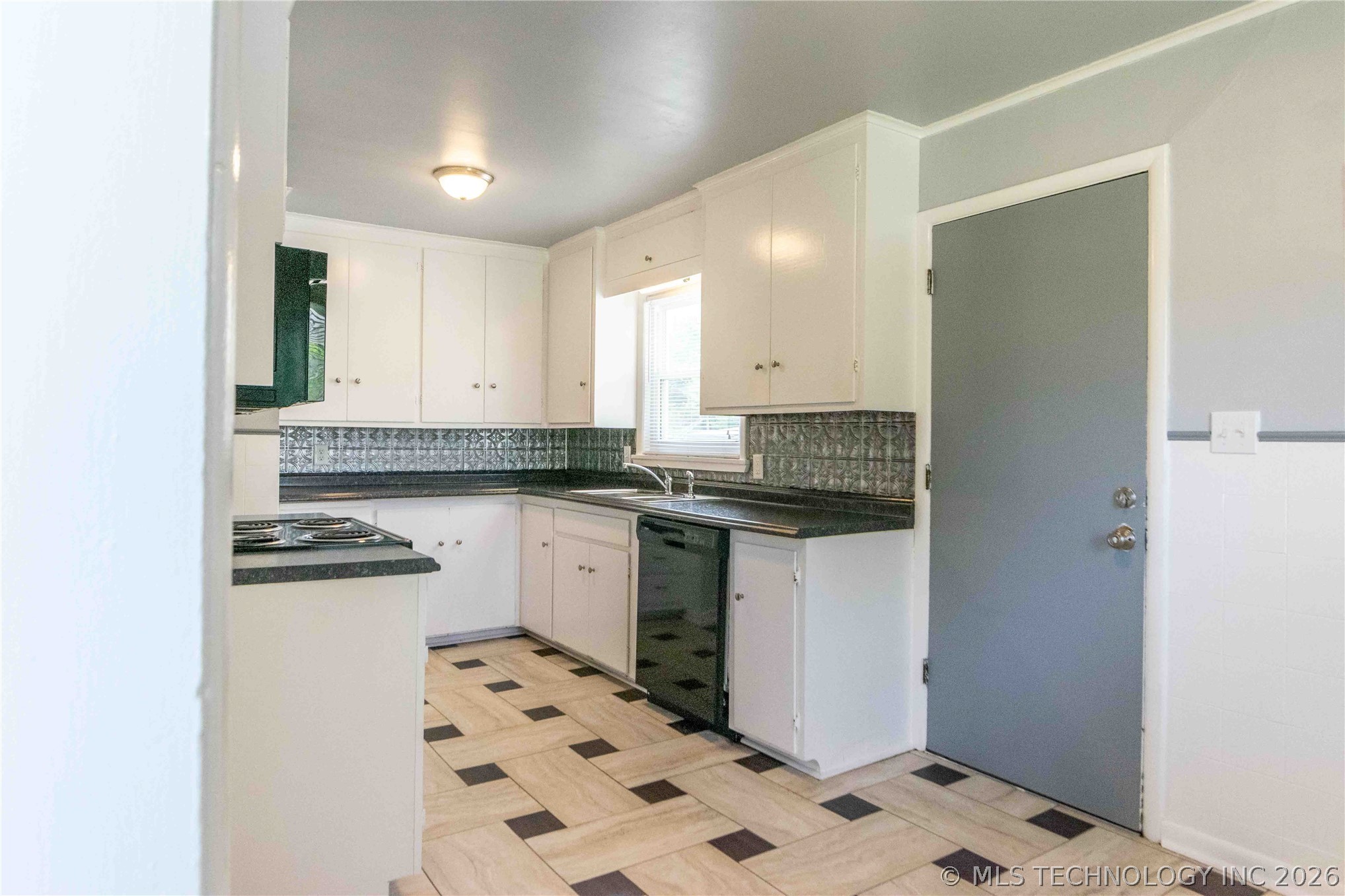 2104 W 48th Place Tulsa OK 74107