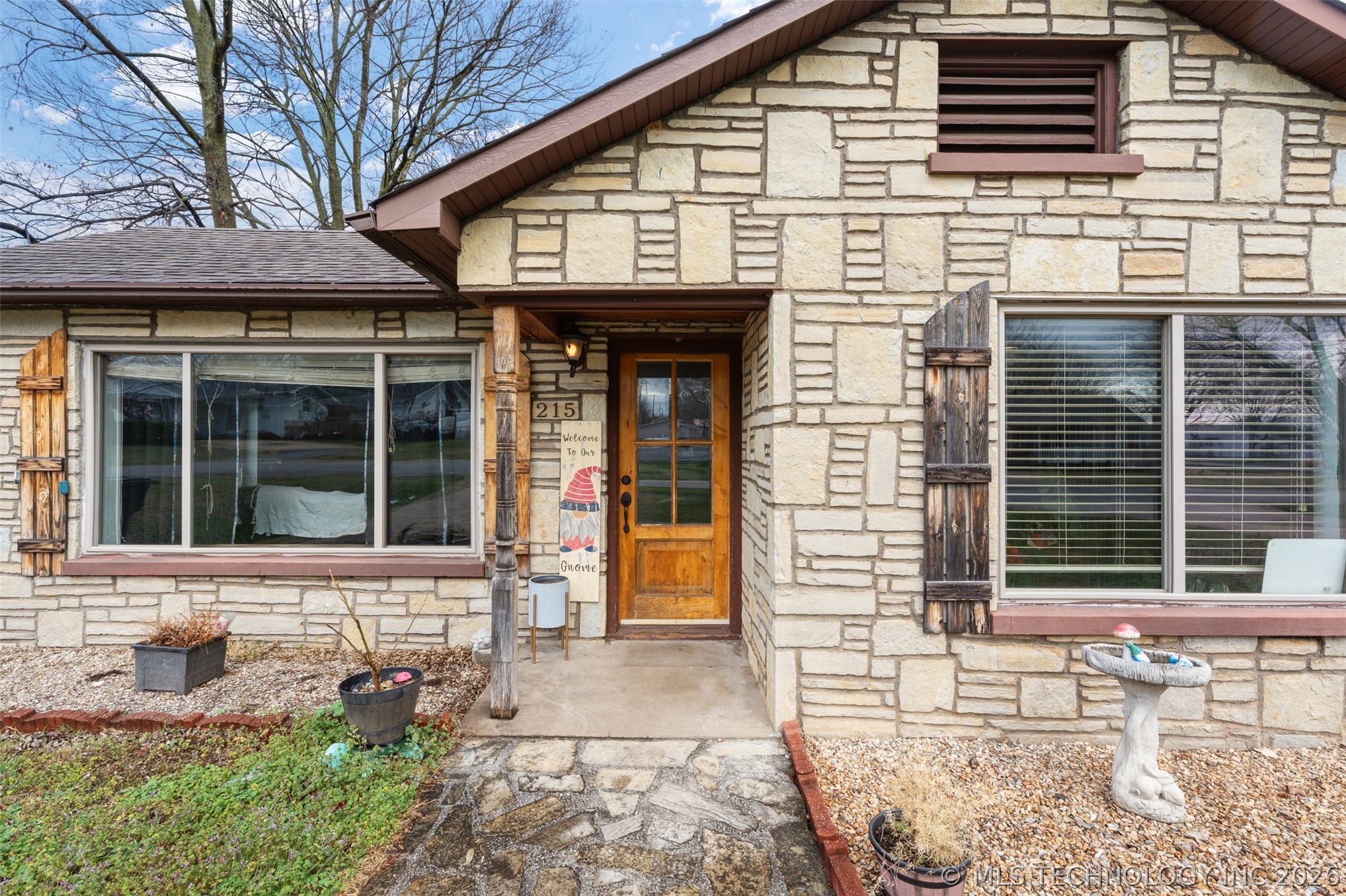 215 E 7th Grove OK 74344