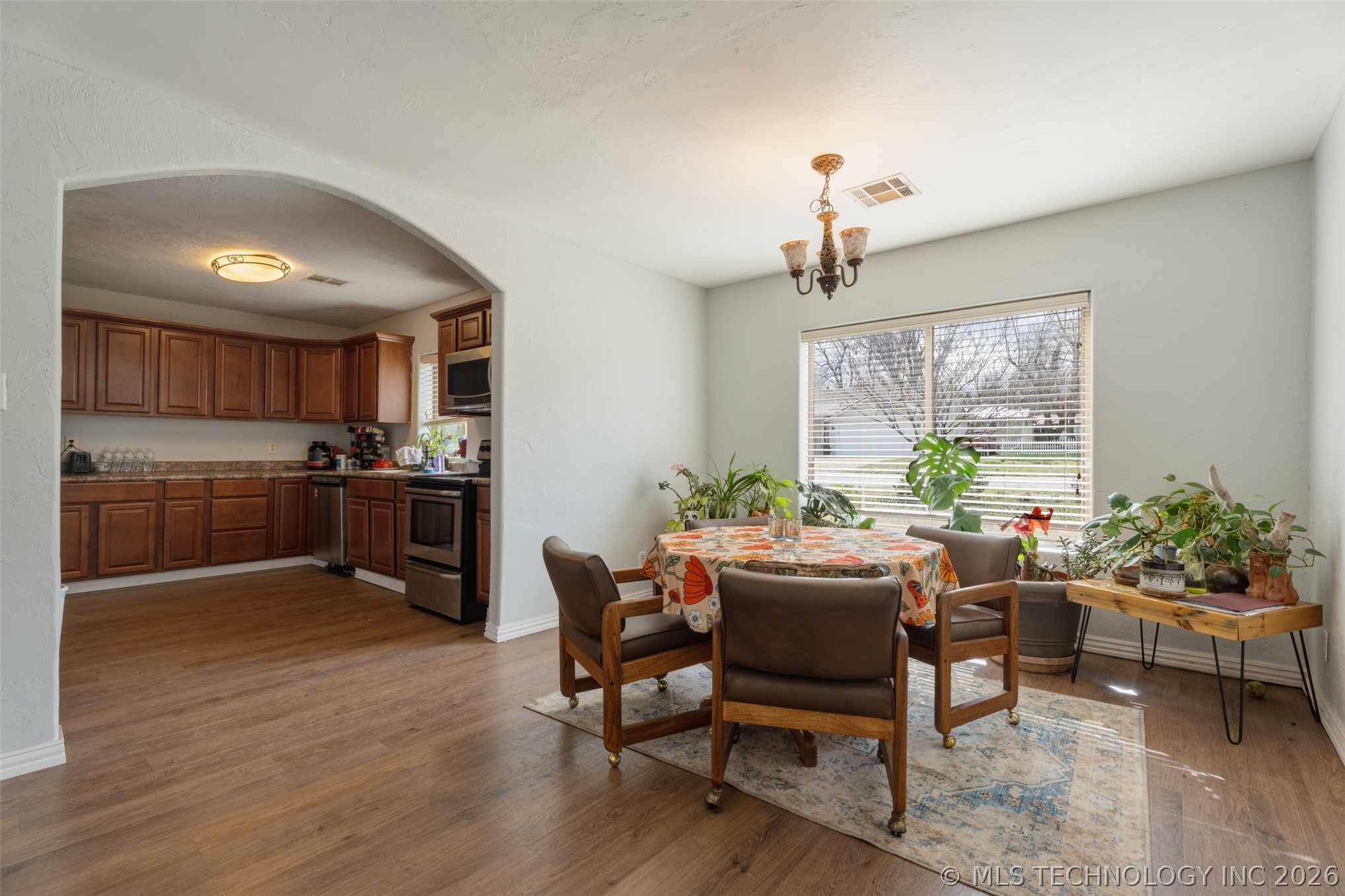 215 E 7th Grove OK 74344