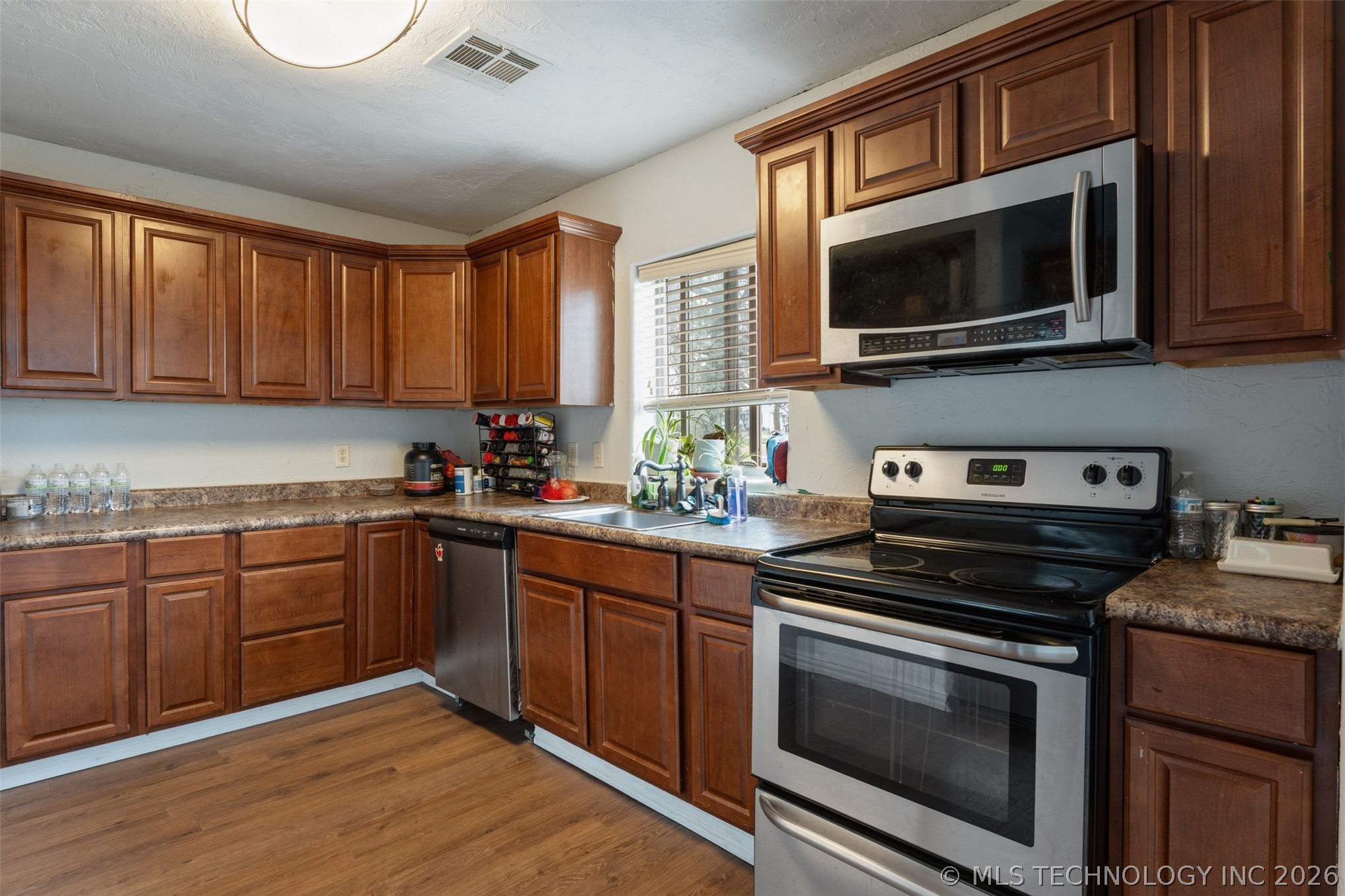 215 E 7th Grove OK 74344