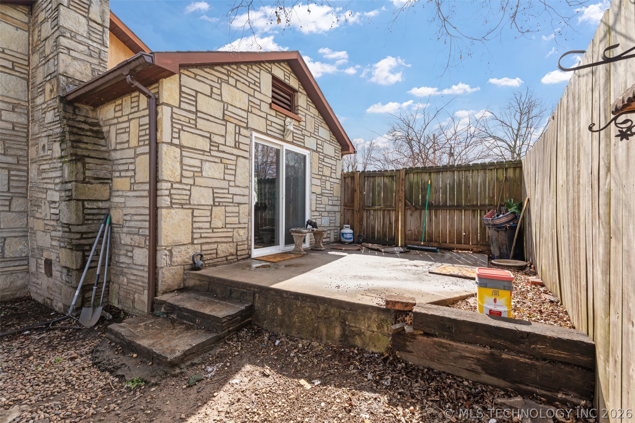 215 E 7th Grove OK 74344