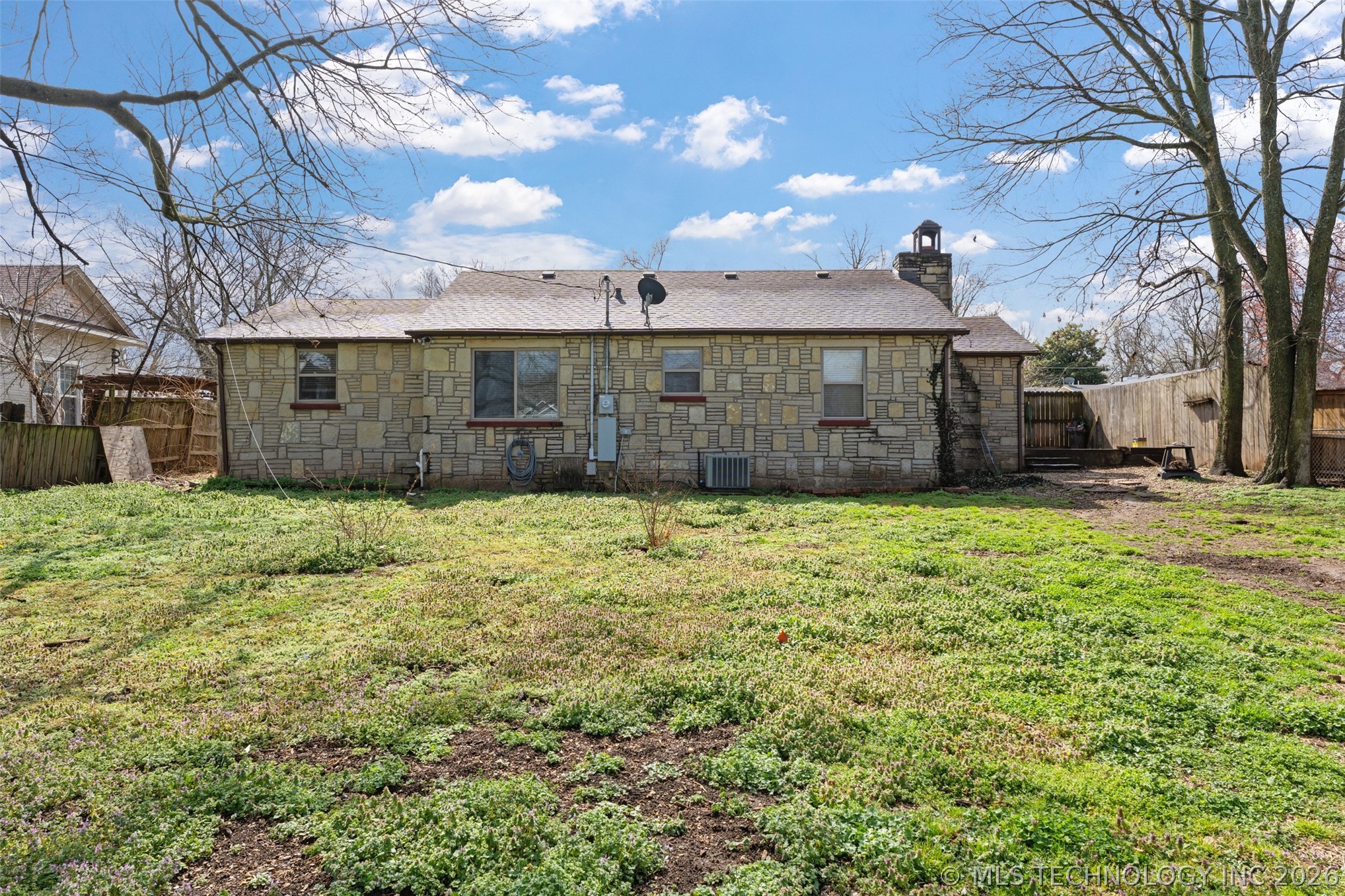 215 E 7th Grove OK 74344