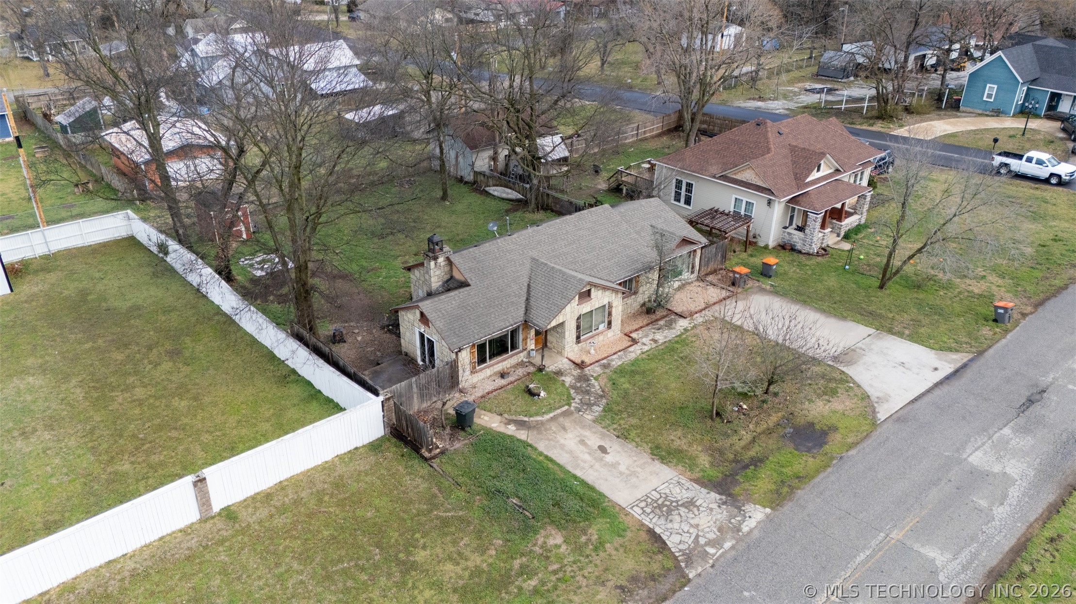 215 E 7th Grove OK 74344