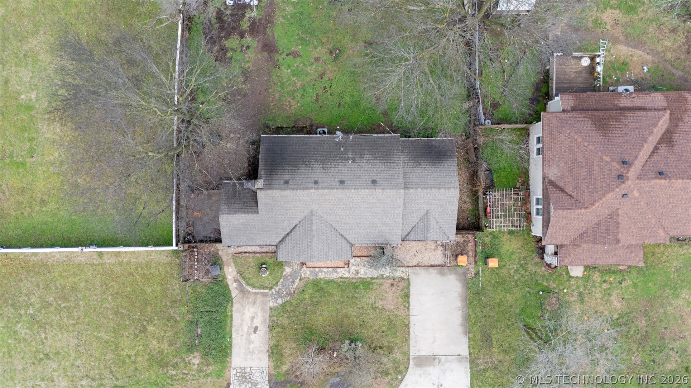 215 E 7th Grove OK 74344