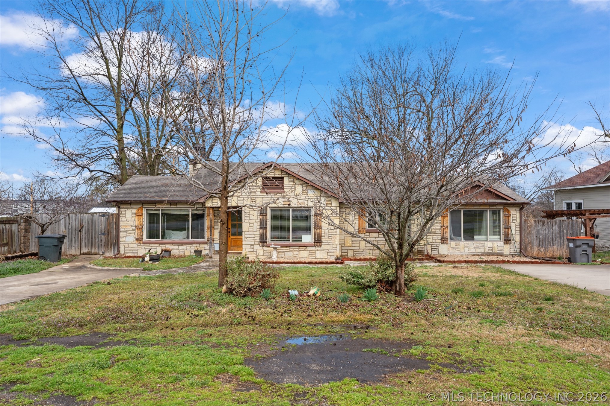215 E 7th Grove OK 74344
