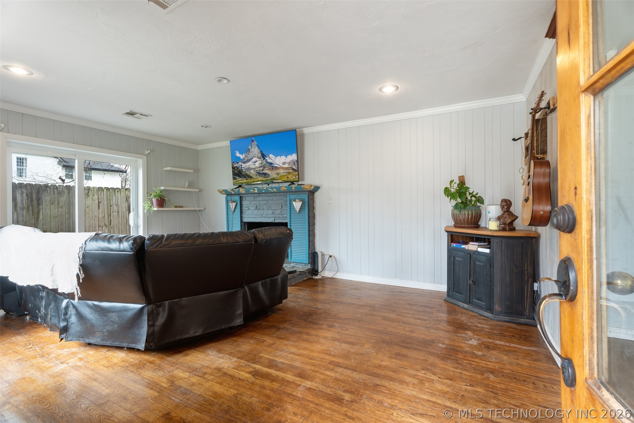 215 E 7th Grove OK 74344