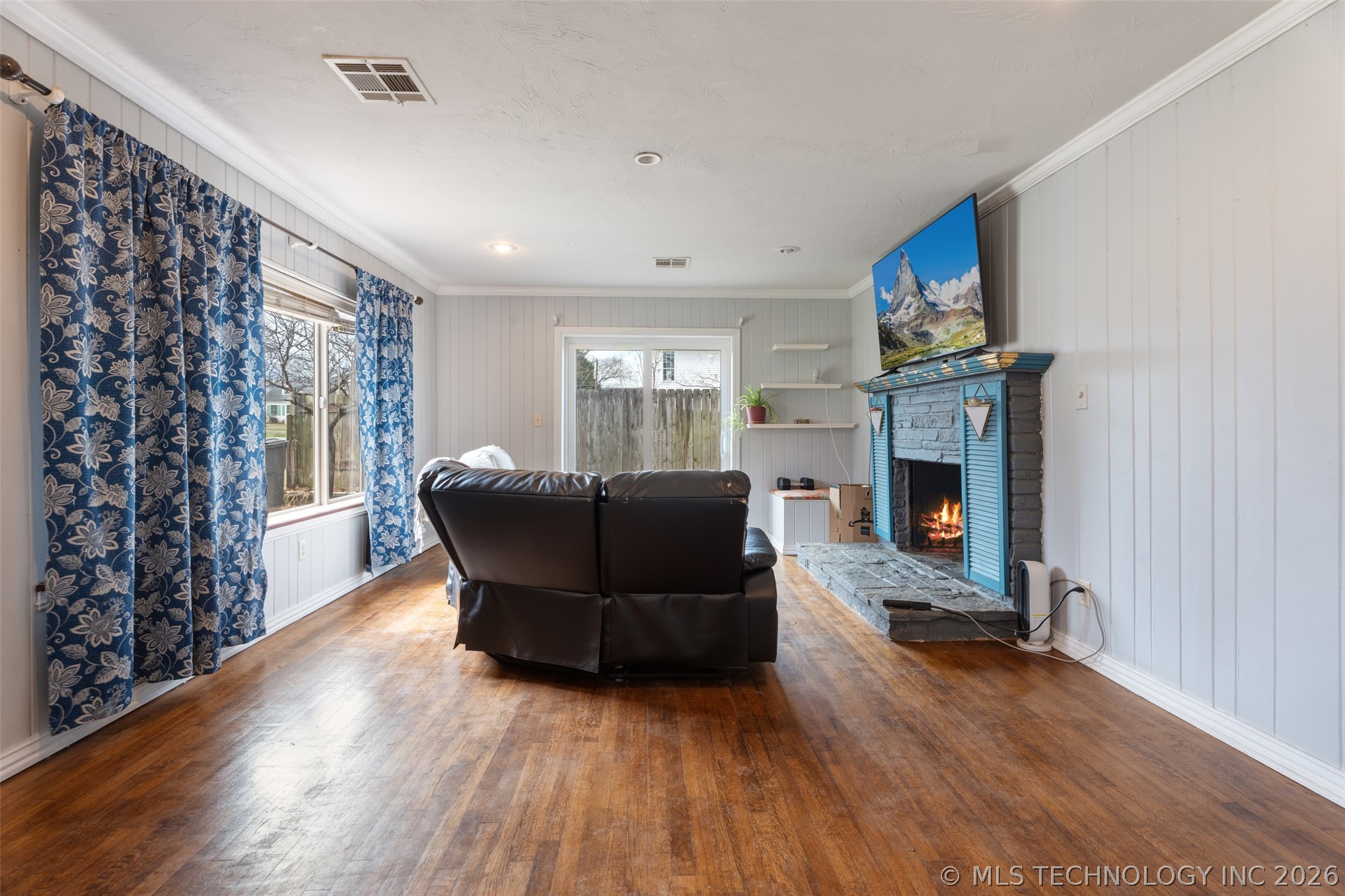 215 E 7th Grove OK 74344
