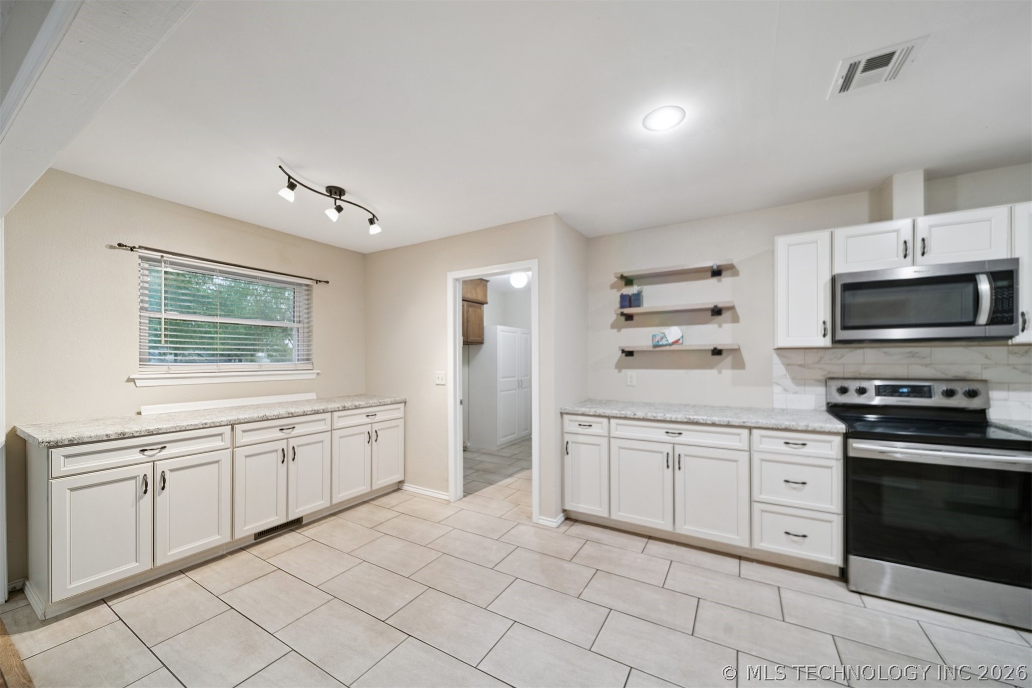 10905 E Canyon Oaks Circle Claremore OK 74017
