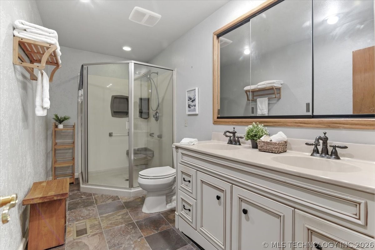 902 S Lake Road Henryetta OK 74437
